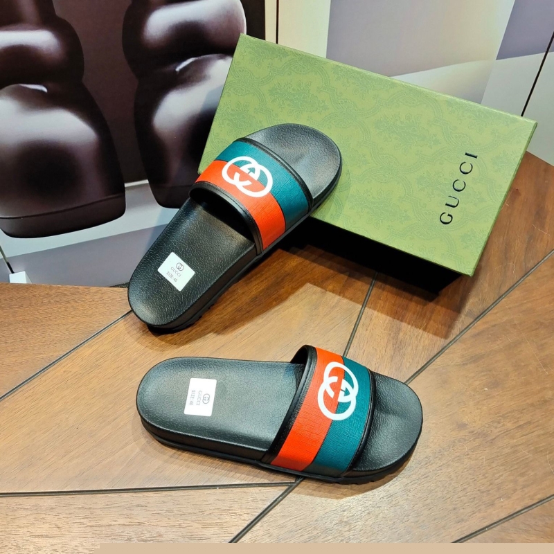 G*u*i slippers